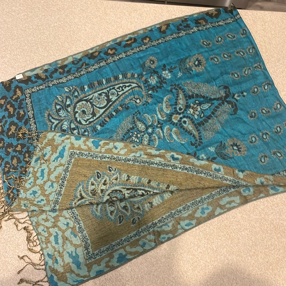 women’s scarf.